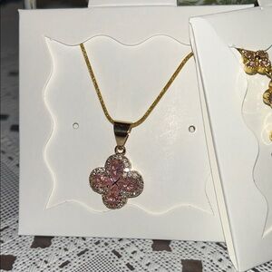 New Gold-Plated Pink Crystal Clover Necklace – Elegant Women's Jewelry